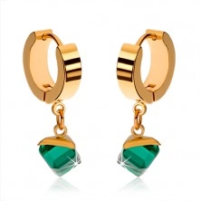 Glänzende goldfarbene Ohrringe aus Stahl, hängender smaragdgrüner Würfel