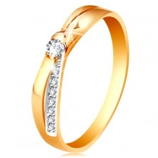 Ring aus 14K Gelbgold - geteilte gekreuzte Ringschiene, runde klare Zirkonia