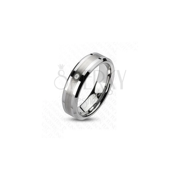 Ring aus Wolfram mit einer matten Linie in der Mitte und klarem Zirkon, 6 mm
