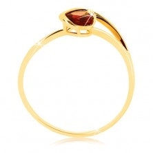 Goldener 9K Ring - rotes Granatherz, asymmetrische Arme