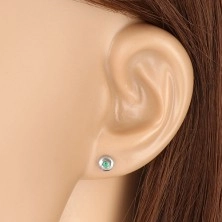 9K Weißgold Ohrringe - glänzender Kreis mit einem runden Smaragd, 4,5 mm