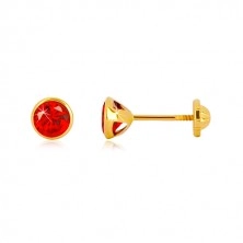 585 Gelbgold Ohrringe - runder Zirkon in einem roten Farbton, Ohrstecker mit Schraubverschluss, 5 mm