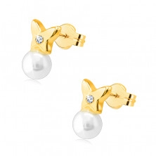 375 Gold Ohrringe – kleiner Schmetterling mit einem runden Zirkon, weiße Perle, Ohrstecker